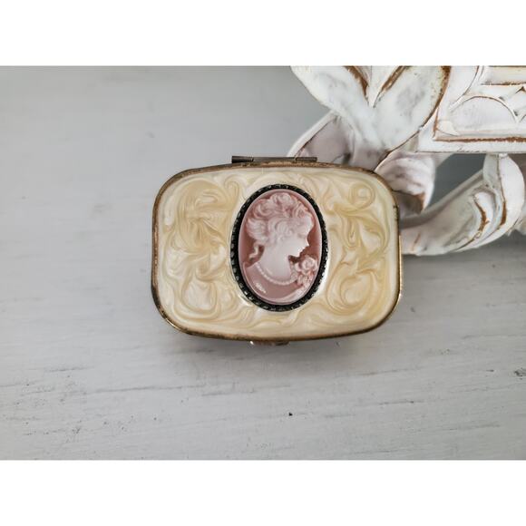 Vintage Danielle Cameo Pill Box - Picture 1 of 7